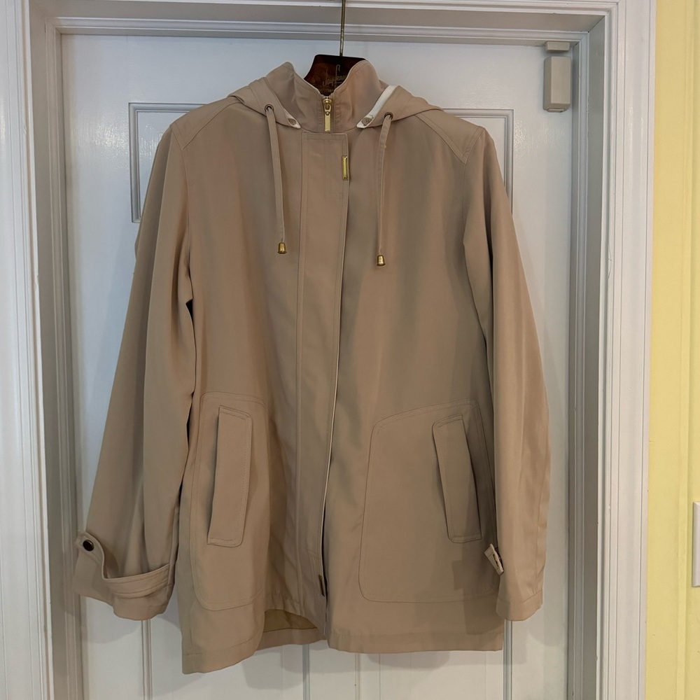 White Stag hooded Kakhi cream rain jacket size XL (16-18)
